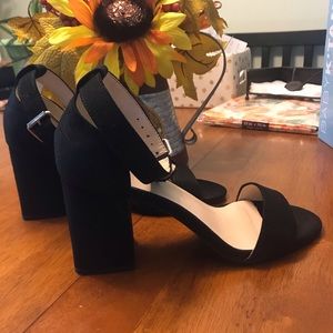 NWOT never worn. Size 7wide